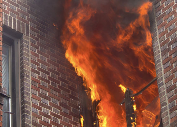 ब्रङ्क्समा भीषण आगलागी, कम्तिमा ८ घाइते, २५० ‘होमलेस’